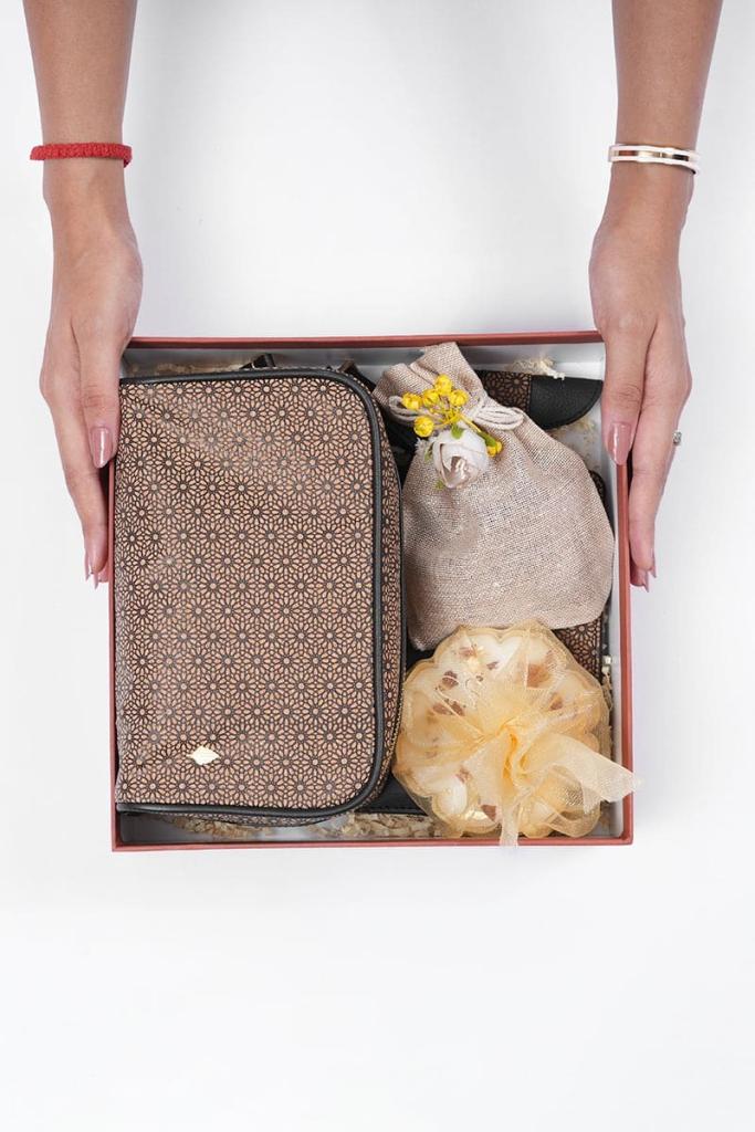 Green Hermitage Utility Kit Corporate Gift Plant Leather & Cork Printing | Zip Closure